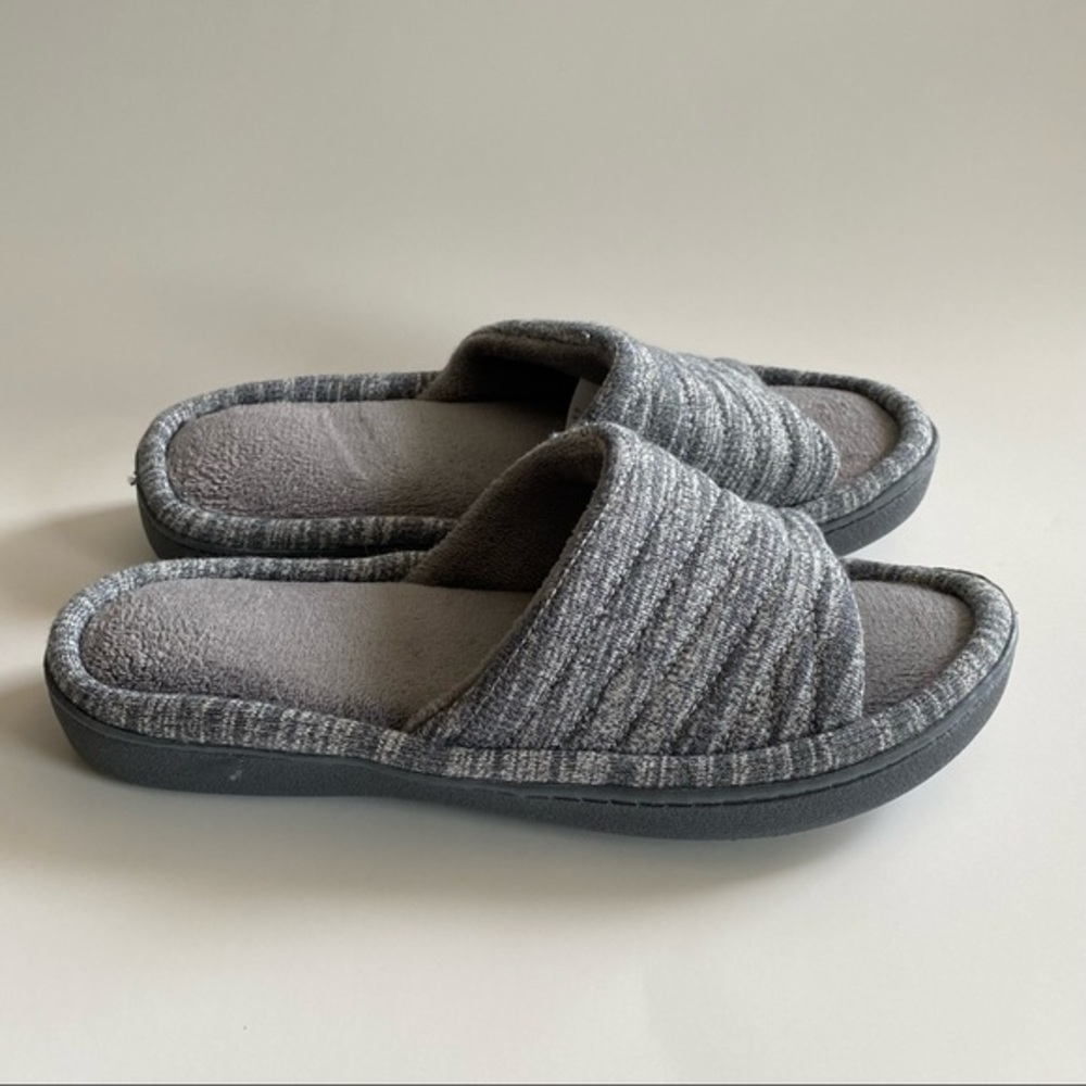 Isotoner Gray Women's Slippers Size 6.5-7 Open Toe Slip On
